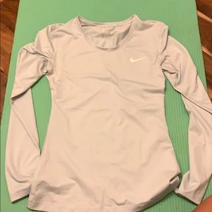 Women’s nike dry fit shirt